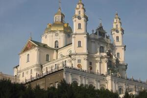 У Почаївській лаврі зараз богослужіння проводить Українська православна церква Московського патріархату