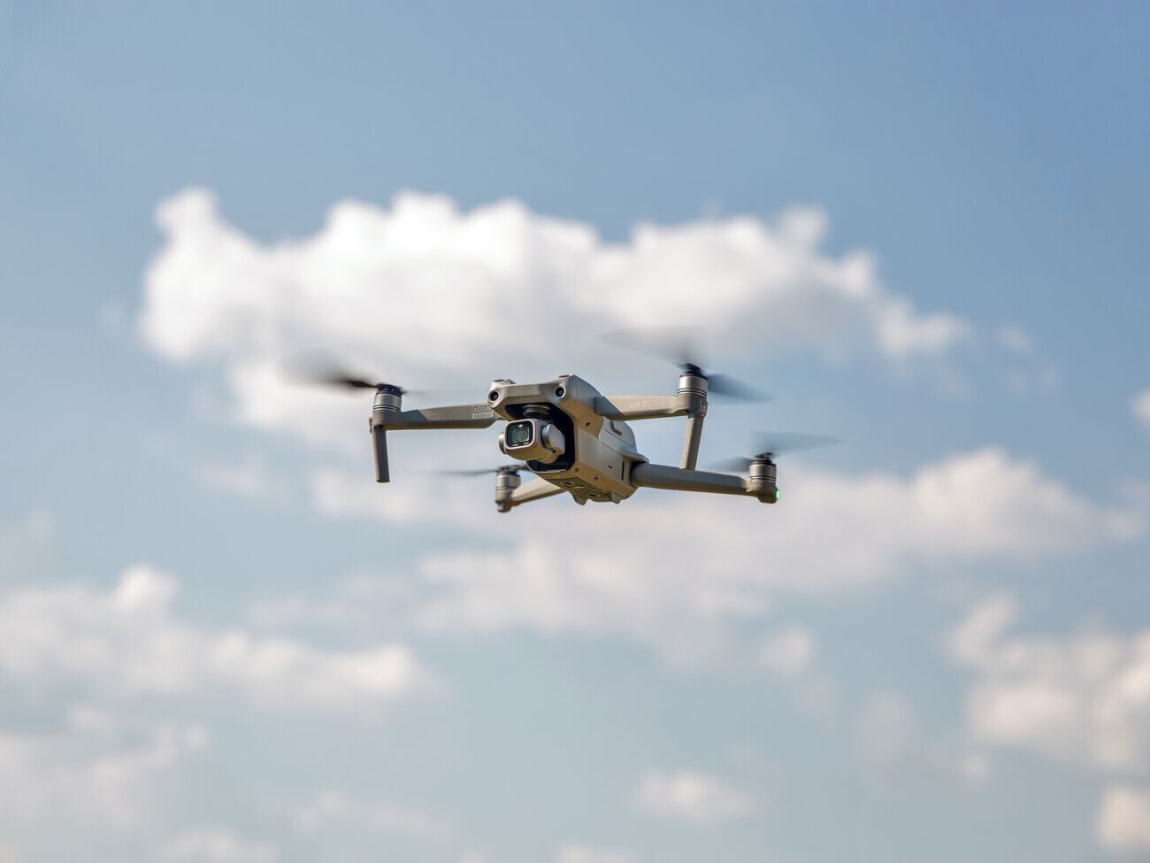 Військовим передали пікапи, ударні коптери і Starlink, повідомив Федоров