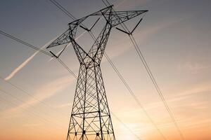 Осенью и зимой Россия нанесла по энергосистеме Украины десятки ракетных и дроновых ударов