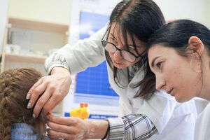 Детям с недостатками слуха Фонд помогает с 2007 года