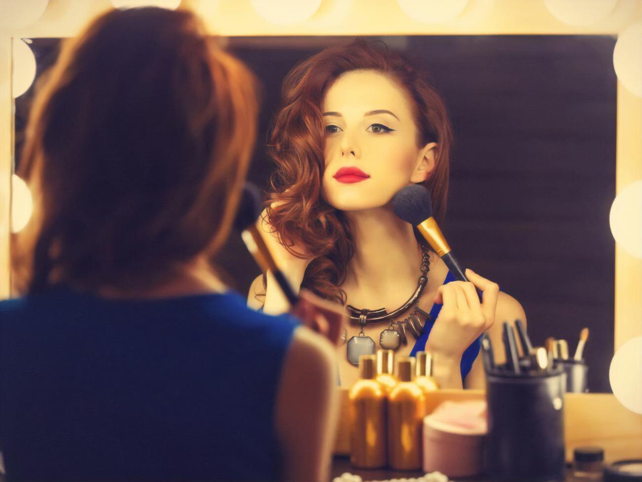 При нанесении на лицо контура не нужно делать линии слишком темными