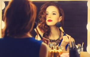 При нанесении на лицо контура не нужно делать линии слишком темными