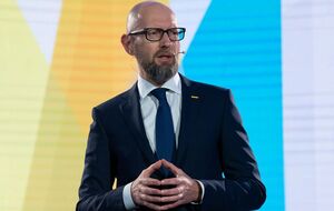 Яценюк сообщил, что профинансировал 30 дронов