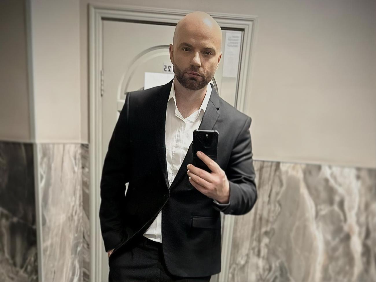 Дьомін одружений із 2010 року, але вже два роки живе окремо від дружини