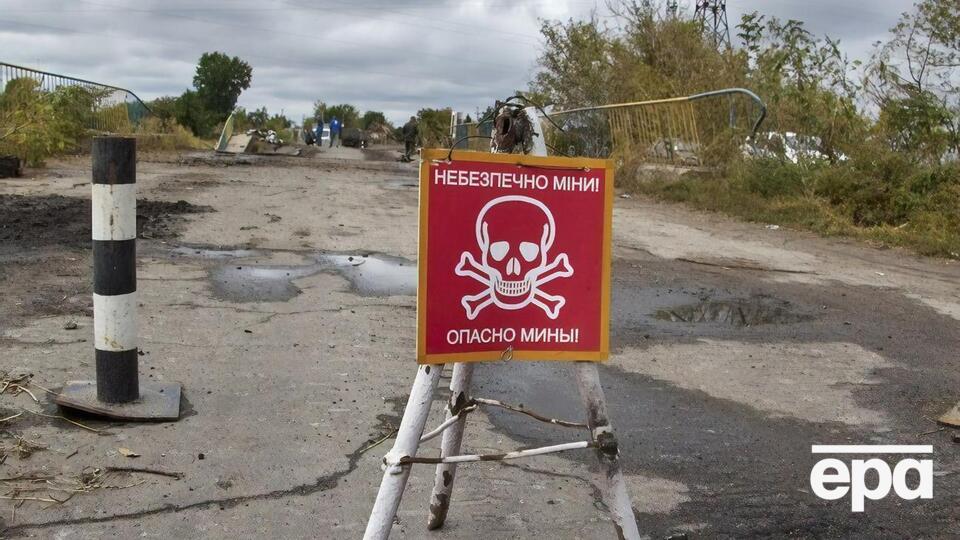 Машина наїхала на міну поблизу Барвінкового