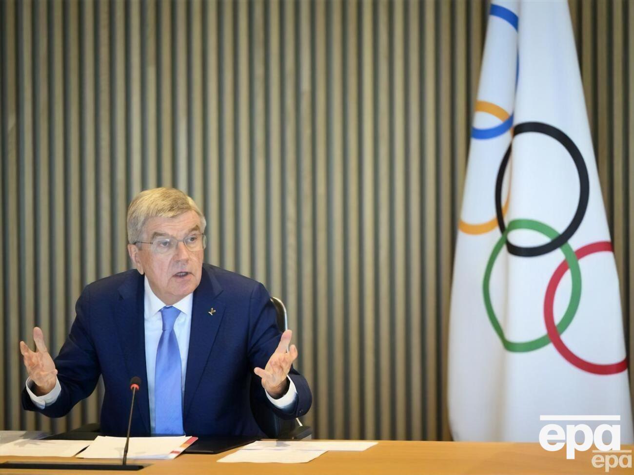 Бах заявлял, что спорт должен держаться "подальше от политики"