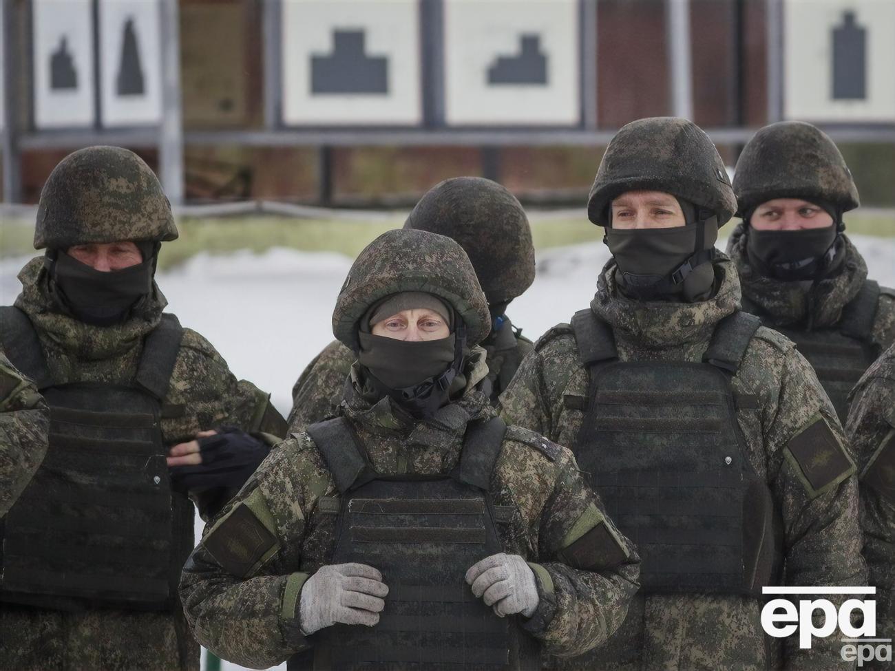У Росії в регулярну армію та збройні формування пішло приблизно півмільйона росіян, пише Bloomberg