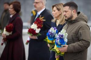 Президенты и первые леди Украины и Латвии посетили военное кладбище во Львове