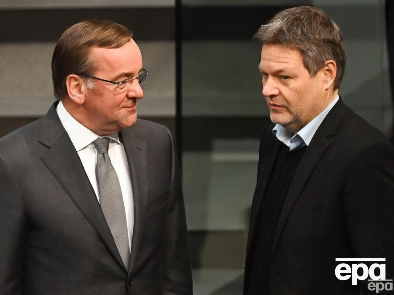 Габек и Писториус хотят укрепить оборону ЕС танками из Швейцарии