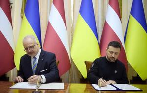 Лише з Україною у своєму складі європейський проєкт стане дійсно довершеним, зазначив Зеленський (праворуч) на пресконференції з Левітсом