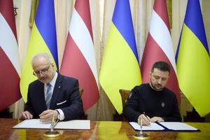 Только с Украиной в своем составе европейский проект станет действительно совершенным, отметил Зеленский (справа) на пресс-конференции с Левитсом