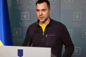 Арестович сказал, что даже в самые первые дни войны не впадал в отчаяние – помогали военный опыт, психологические практики, черный юмор и самоирония