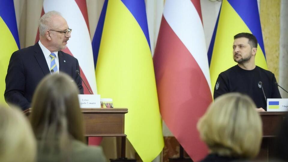 Довгостроковий мир означатиме повну територіальну цілісність України, зазначив Левітс на пресконференції із Зеленським