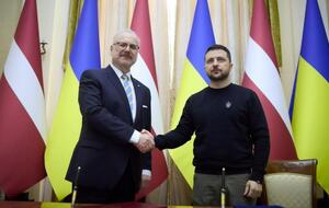 Україна "має цілковите право" вступити в альянси, зазначив на пресконференції із Зеленським Левітс (ліворуч)