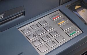 Российские оккупанты отключили банкоматы в населенных пунктах Сватовского района, отметили в Генштабе ВСУ