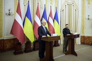 Латвия вместе с Украиной работает над вопросом создания спецтрибунала по преступлению агрессии РФ, отметил Левитс на пресс-конференции с Зеленским