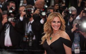 Робертс весной 2023 года сделала себе челку