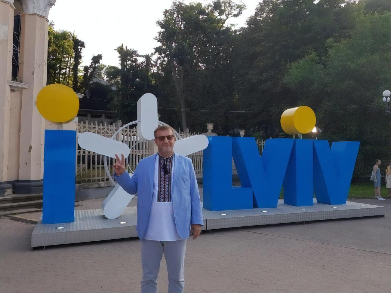 Путину не нужны мозги и люди. Россия погружается в Средневековье. И все это темное, вонючее болото щедро полито водкой и дешевыми наркотиками. Нищетой и беспросветностью