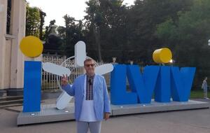 Путину не нужны мозги и люди. Россия погружается в Средневековье. И все это темное, вонючее болото щедро полито водкой и дешевыми наркотиками. Нищетой и беспросветностью