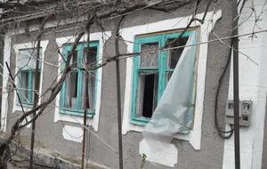 В результате российских обстрелов разрушены дома, ранены люди, есть погибший