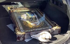 Поліцейські не дали вивезти ікону з Лаври