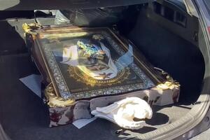 Поліцейські не дали вивезти ікону з Лаври