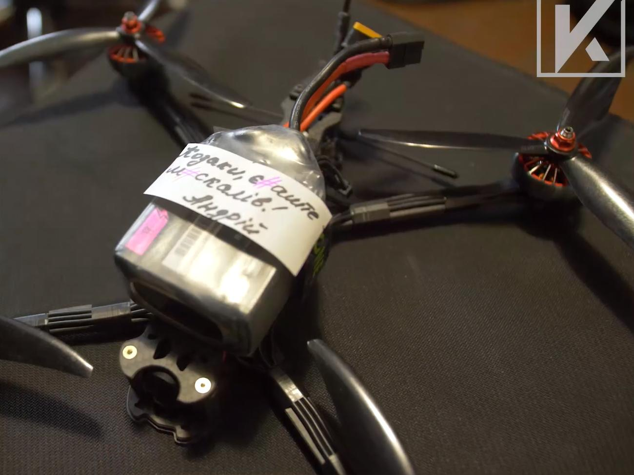 Волонтери побували на виробництві безпілотників і прикріпили до кожного з них записку з побажаннями