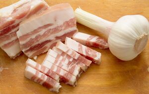 Самым вкусным считается сало со спины или боковой части туши