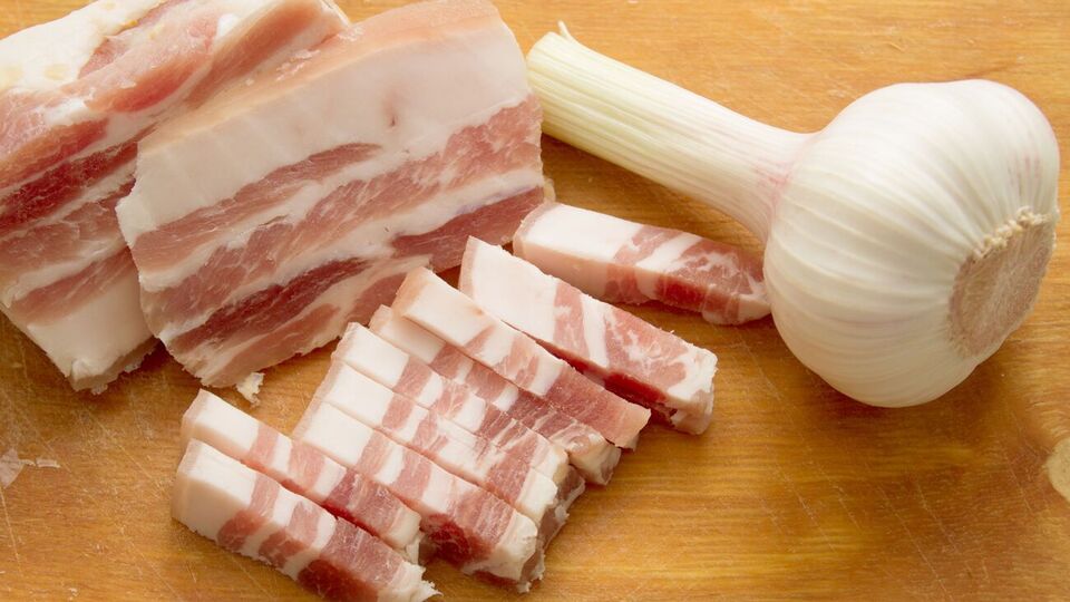 Самым вкусным считается сало со спины или боковой части туши