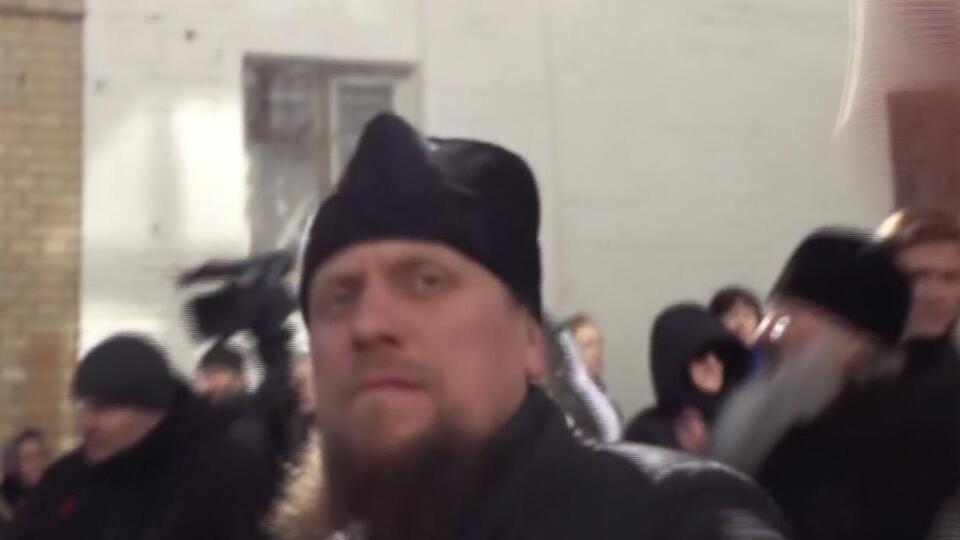 Один из священнослужителей Киево-Печерской лавры повредил оборудование оператора "Суспільного"