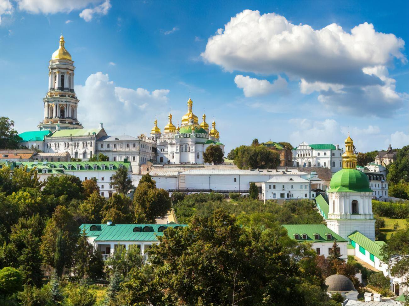 30 березня на території Лаври мала розпочати роботу держкомісія з питань приймання-передавання майна
