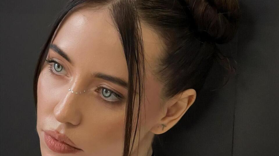 Дорофєєва доповнила макіяж трендовими стразами