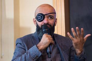 "Блюр" на фотографії Найєма соцмережа поставила на підставі того, що вона містить "сцени насилля чи жорстокості"