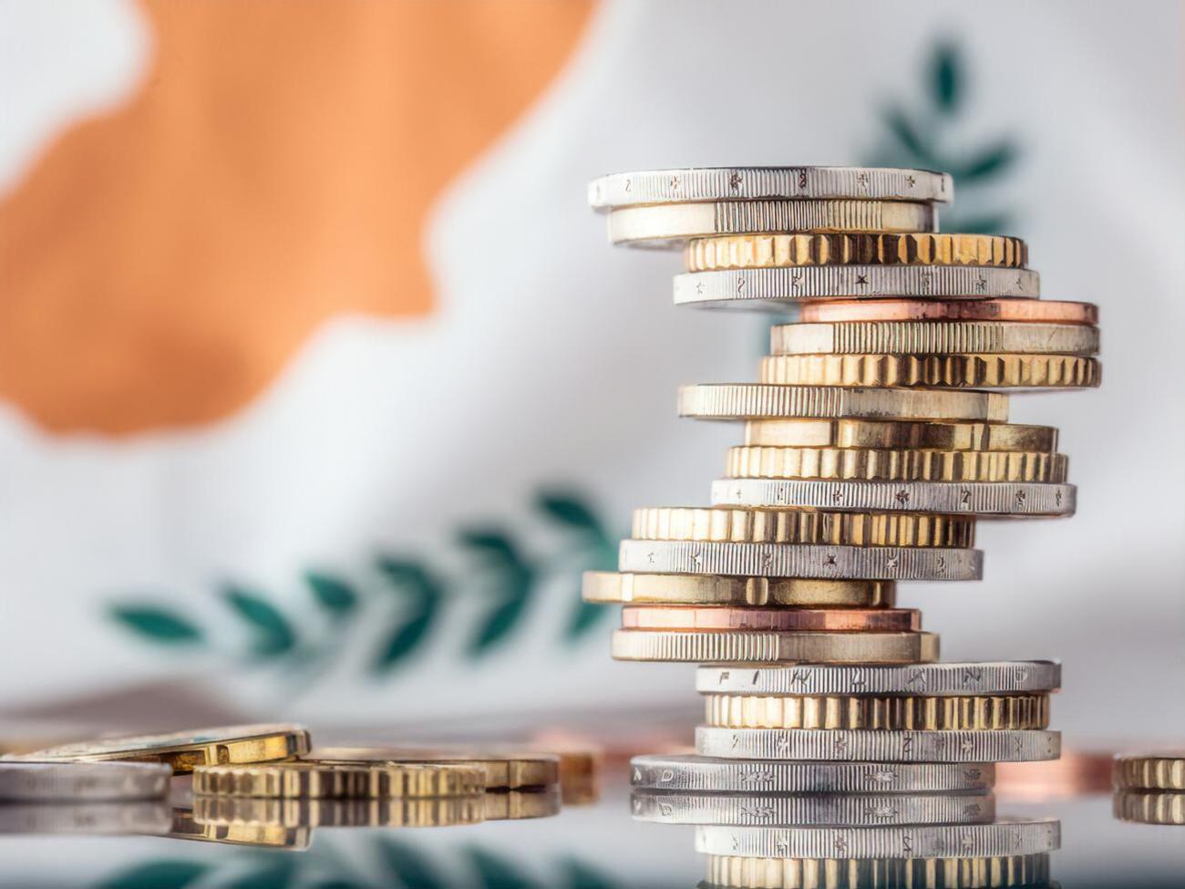 Кипр&nbsp;начал замораживать банковские и брокерские счета граждан РФ, если сумма на них превышает &euro;100 тыс.