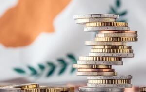 Кипр начал замораживать банковские и брокерские счета граждан РФ, если сумма на них превышает €100 тыс.