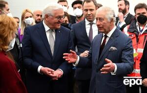 Чарльз ІІІ поговорил с украинскими беженцами и сотрудниками центра, а также осмотрел здание