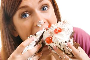 Відмова від солодкого – не єдина умова схуднення