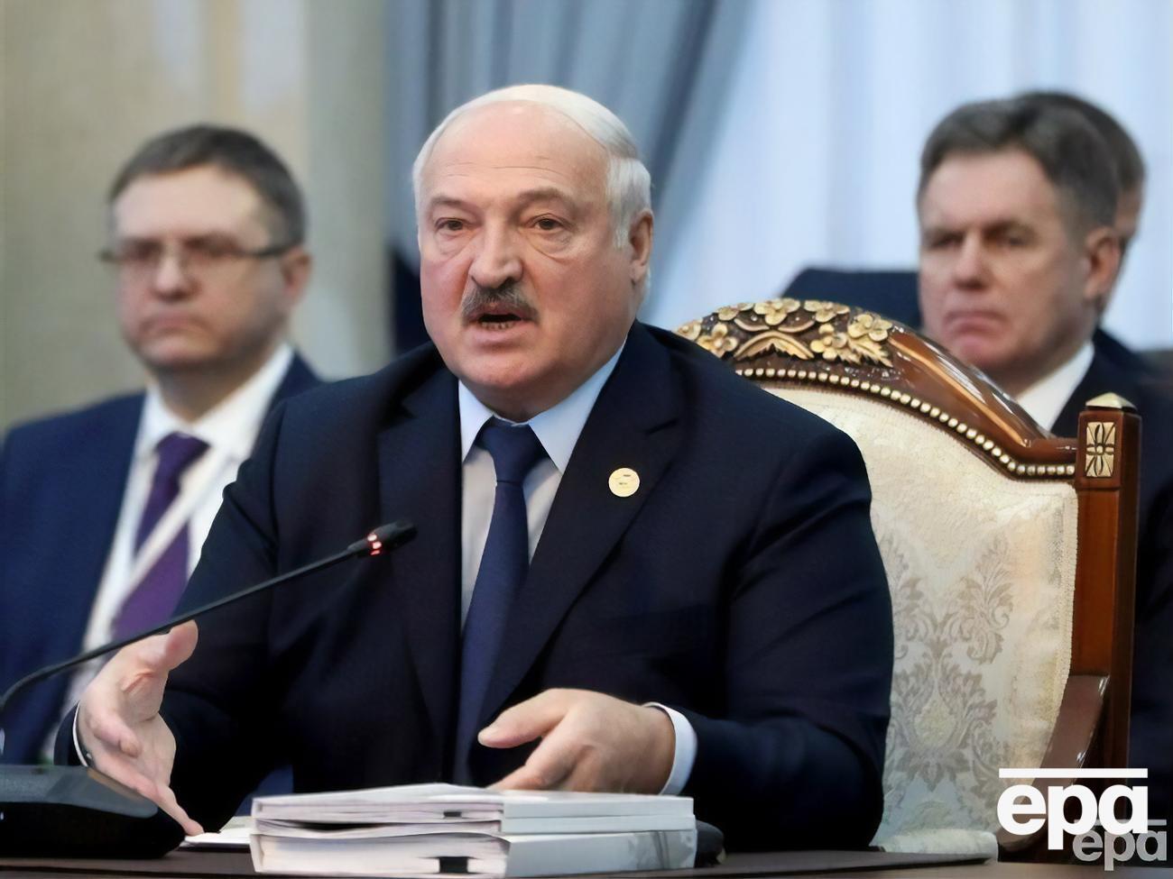 Лукашенко: Объявить перемирие без права перемещения, перегруппировки войск с обеих сторон, без права переброски оружия и боеприпасов, живой силы и техники! Все, мертво, замерли!