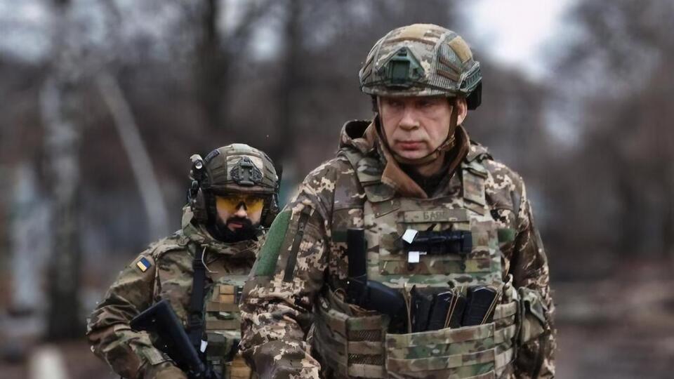 По словам Сырского, силы обороны продолжают защищать Бахмут, нанося существенные потери российским захватчикам