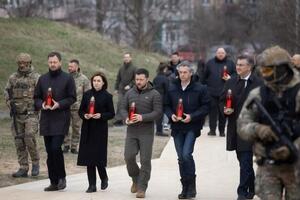 Зеленський і лідери чотирьох держав ушанували пам'ять загиблих у Бучі