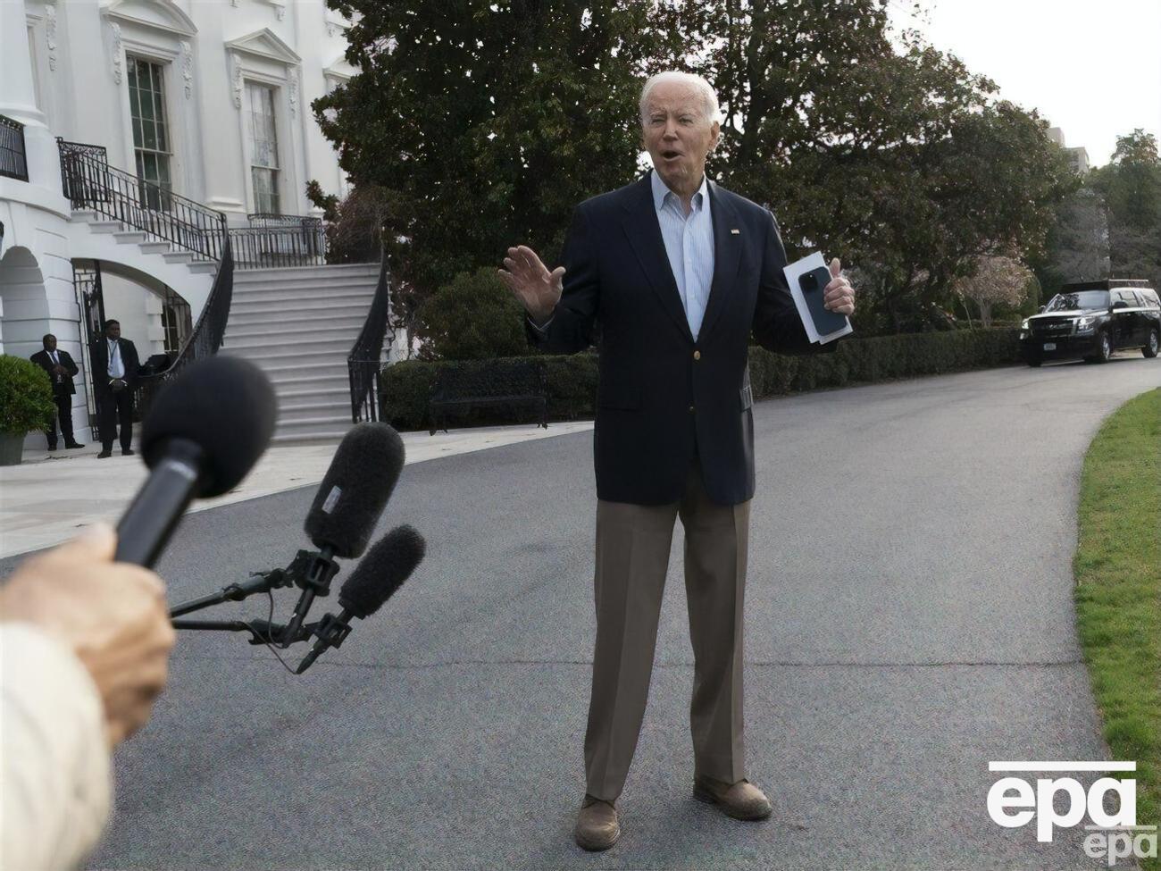 США не будуть у відповідь висилати російські ЗМІ, сказав Байден