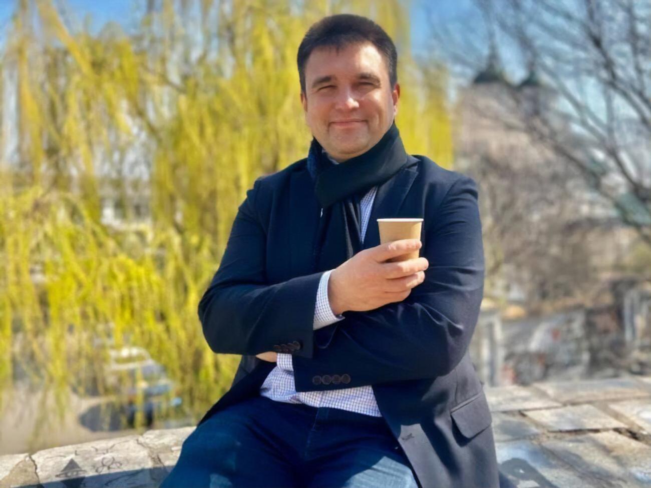 Затримання батька дівчинки, яка намалювала малюнок із написом "ні війні", свідчить, що люди в Росії не відчувають, що стають моральними виродками