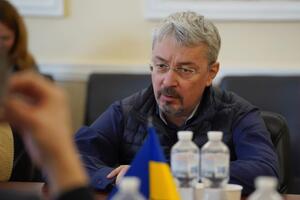 Будем решать ситуацию законным способом, заявил глава Минкульта