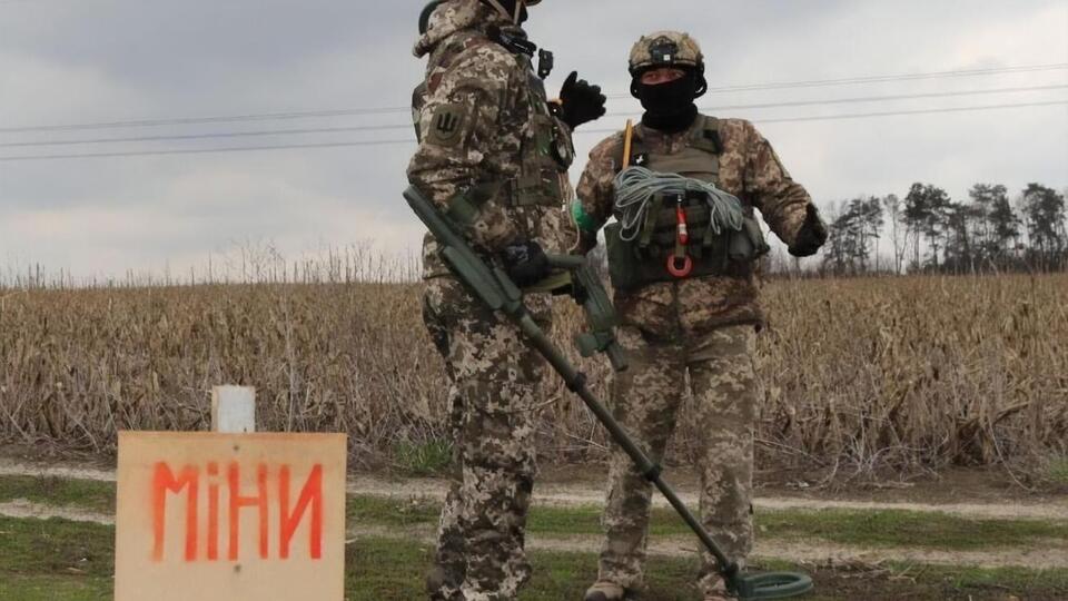Ежедневно в Украине ликвидируют более тысячи боеприпасов