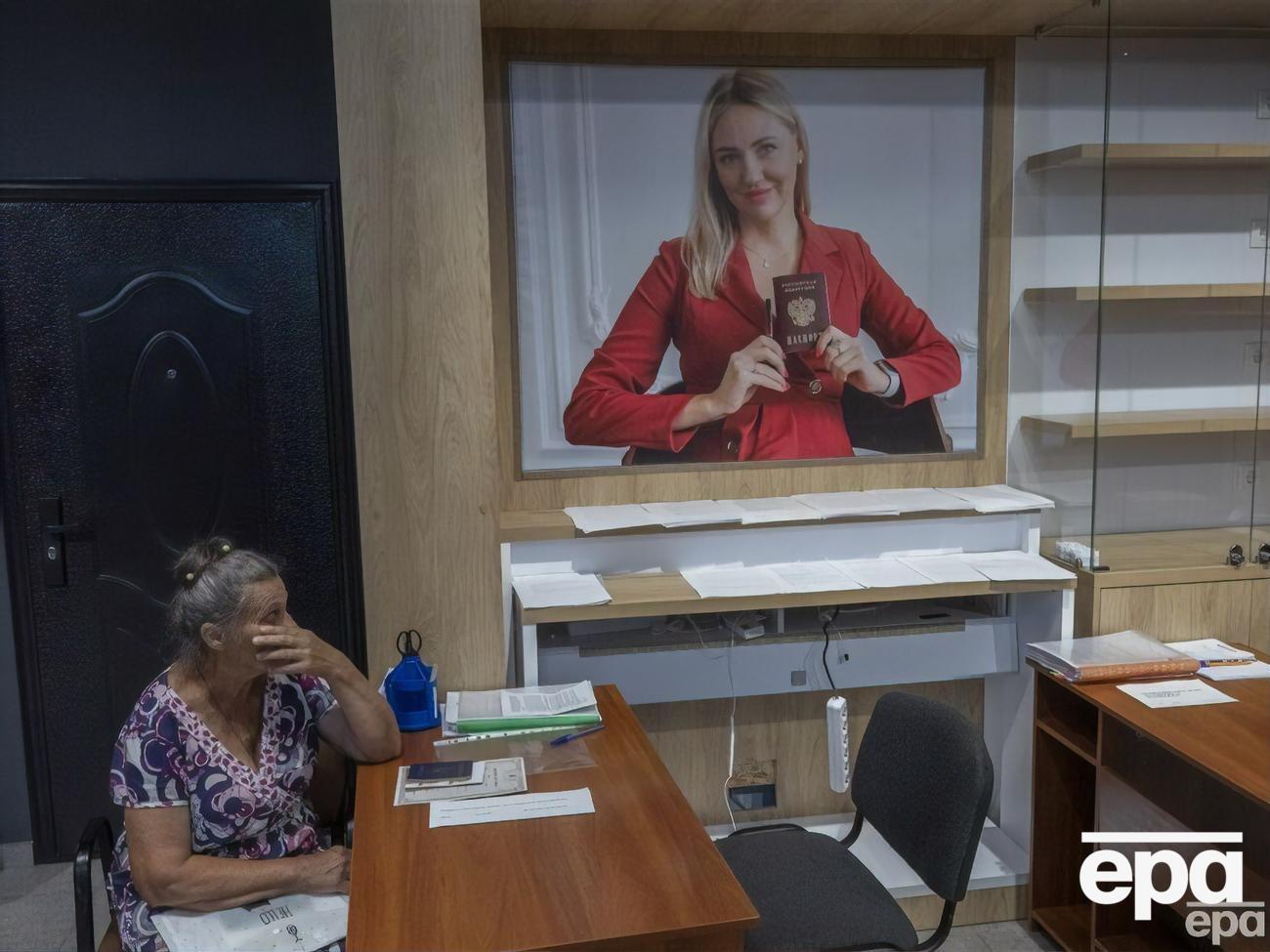 Отримувати паспорти РФ окупанти змушують українців у різних областях