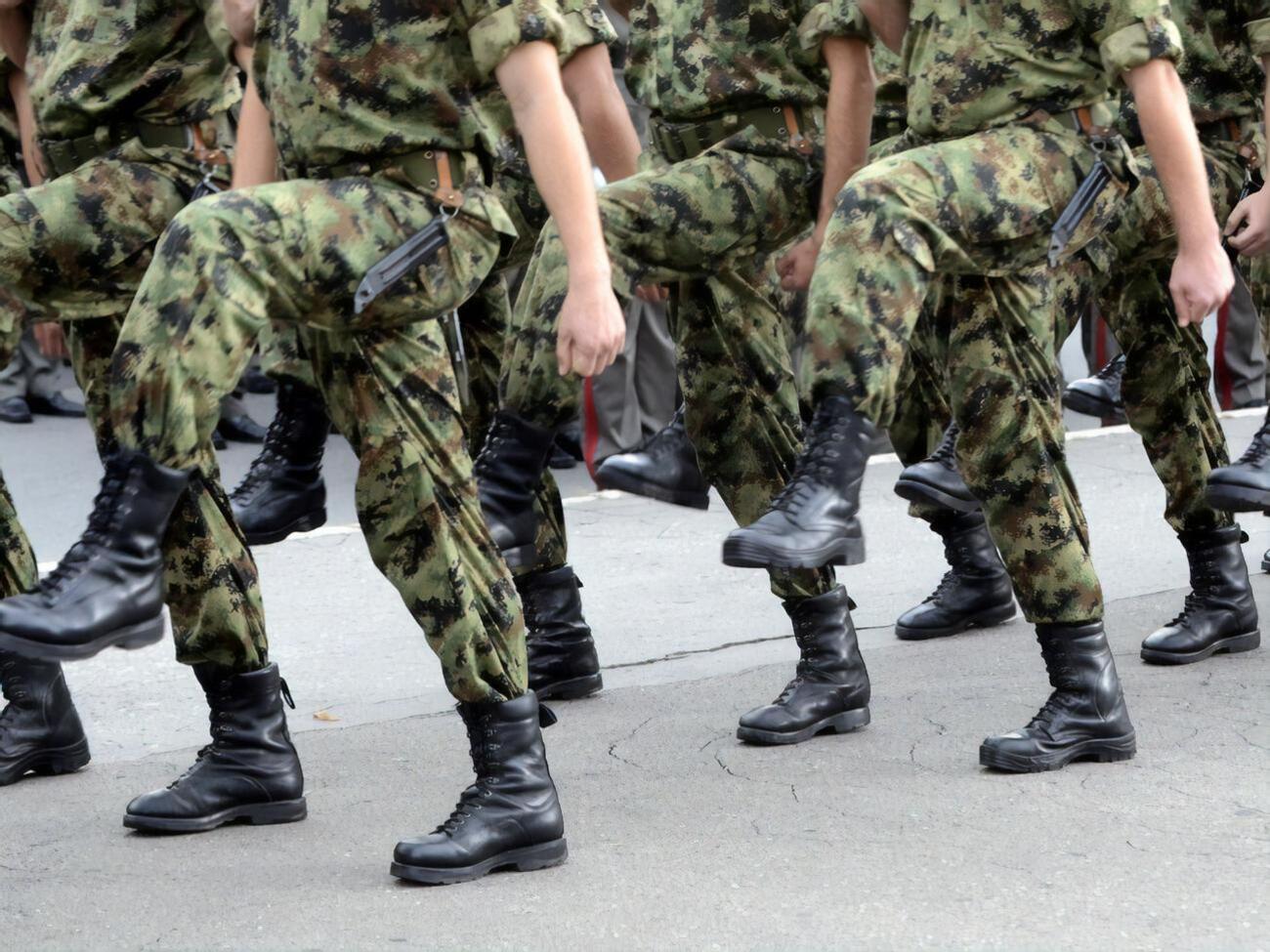 На оккупированных территориях россияне продолжают вручать повестки