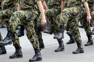На окупованих територіях росіяни й далі вручають повістки