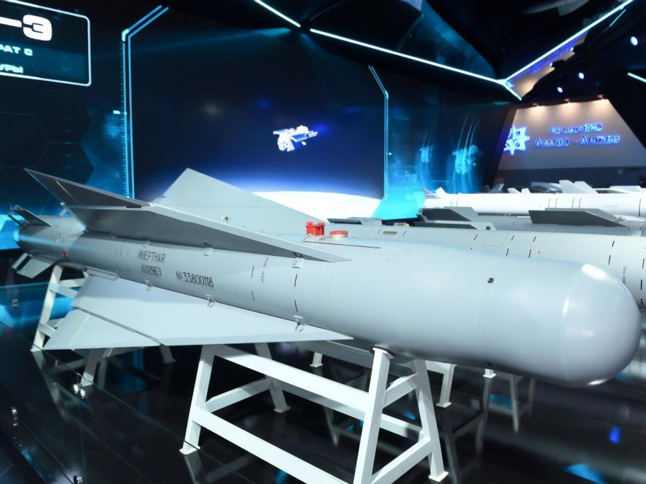 Україні потрібні сучасні винищувачі, щоб перехоплювати російські авіабомби, зазначили у Повітряних силах ЗСУ