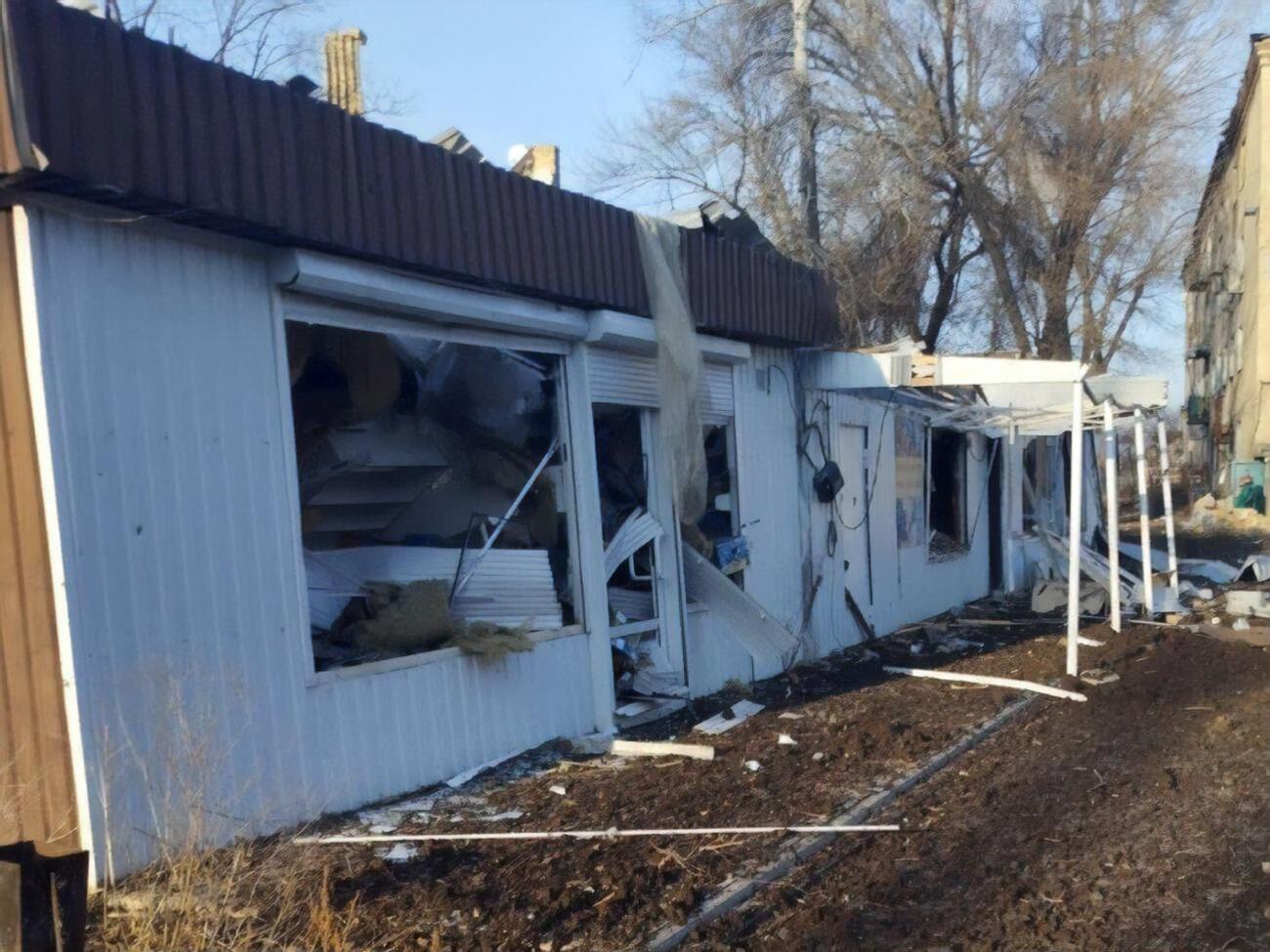 За сутки оккупанты нанесли удары по 28 гражданским объектам в Донецкой области