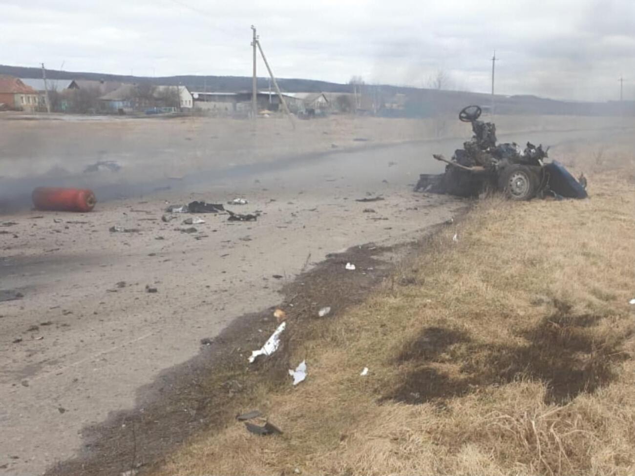 Российские войска из артиллерии&nbsp;попали в автомобиль, в котором находились супруги, отметили в Харьковской областной прокуратуре